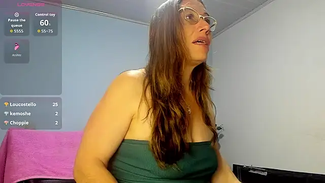 kaylaMinov_ webcam