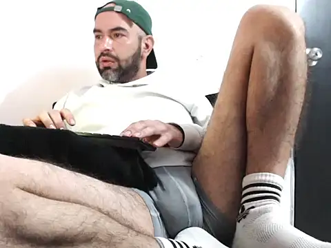 hairyandbigmann - Hairyandbigmann's free webcam - UK Sex Cams