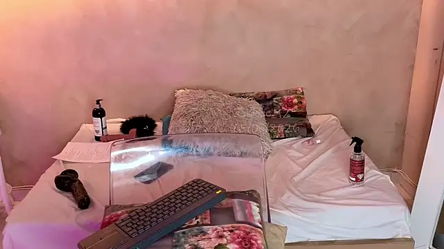 Kloee_12 webcam