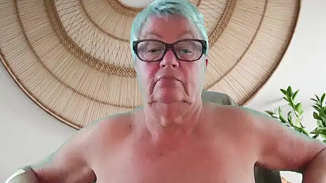 Mystery-Grandmother webcam