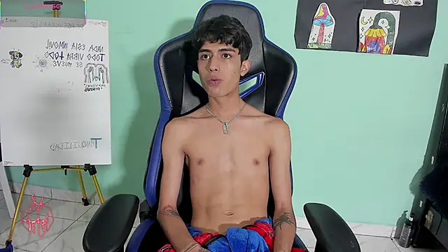 TYLERhHOT2005 webcam