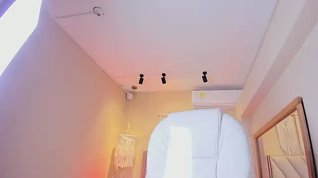 NahimiThompson webcam