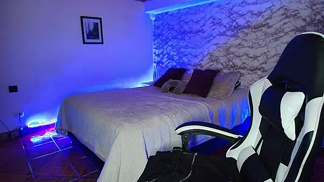 Camila_IRoose webcam