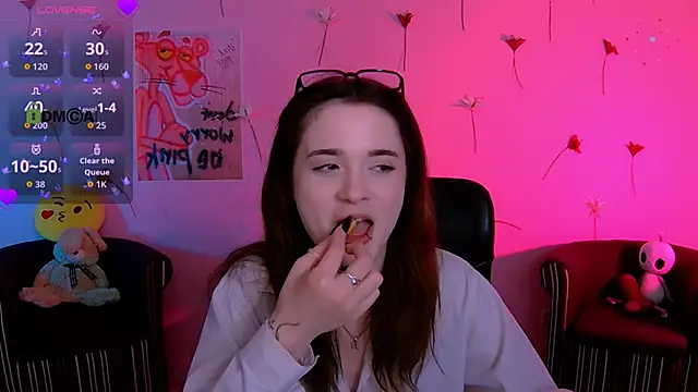 liana_kisses webcam