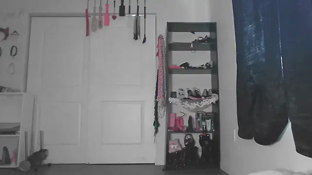 Chained_Aless webcam