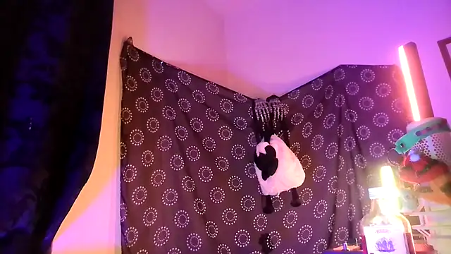 Guyst049 webcam