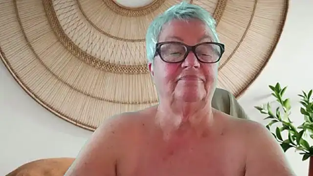 Mystery-Grandmother webcam
