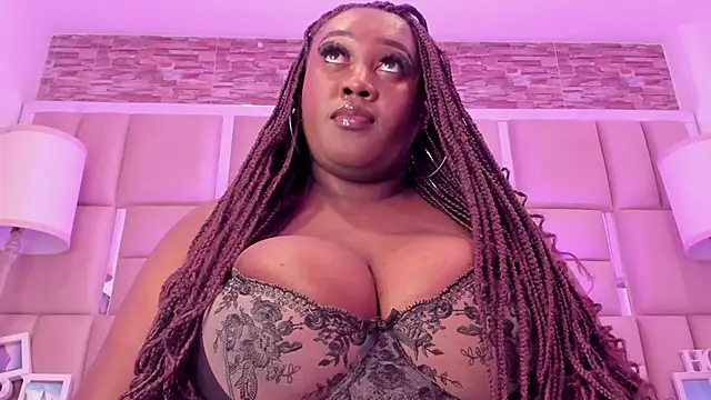 ShaniaBrownn webcam