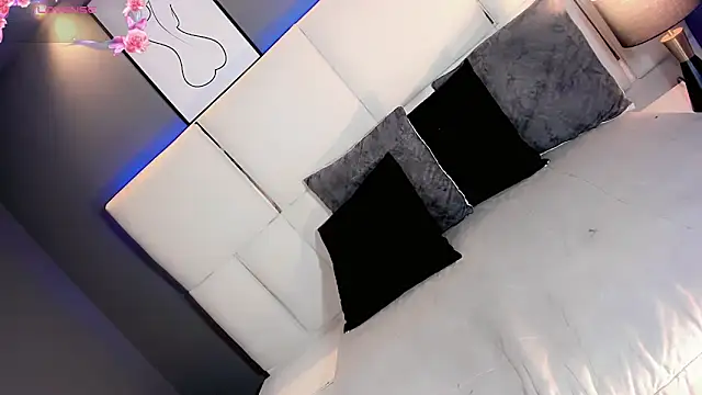 Kornylovee webcam