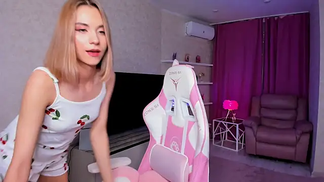 EllaCurtis webcam