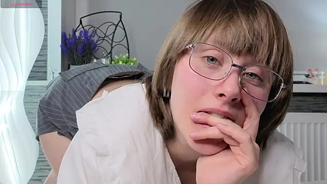 ethalbuffkin (F teen) - Raise my top for hendbra massage