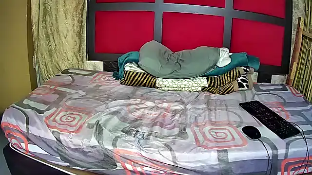 Exotic_FreakyQueen webcam