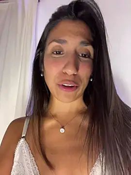 Webcam Model (MaddyX__)  is live.Free join now!