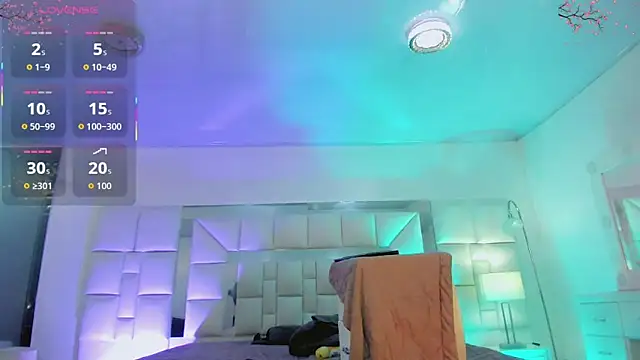 katha_Crawford webcam