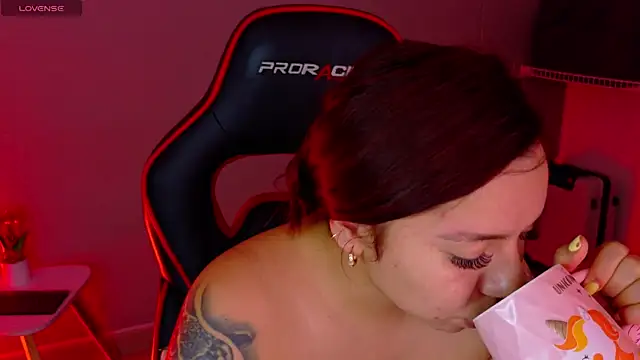 samantha_tattu webcam