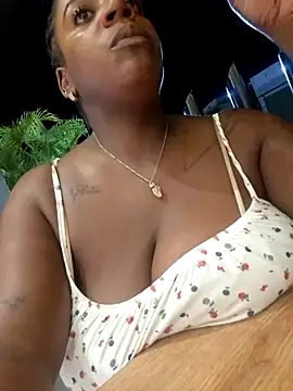 Adrilovechocolate webcam