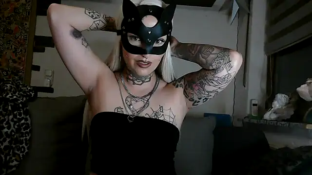 RoxxyInk webcam