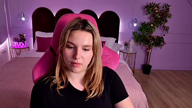 CharlotteAtwoood webcam