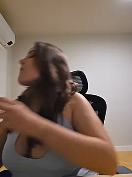 miarides19 (F teen) - Dildo sucking for 3 mins 😳😳