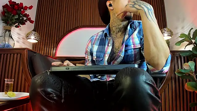 Donovan_Desmond webcam