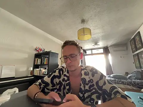 BlondieVelvet webcam