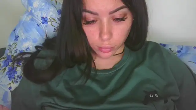 LovelyJulliette webcam
