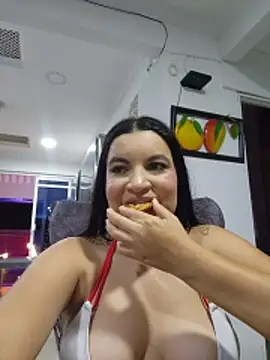 Pretty_Julieta webcam