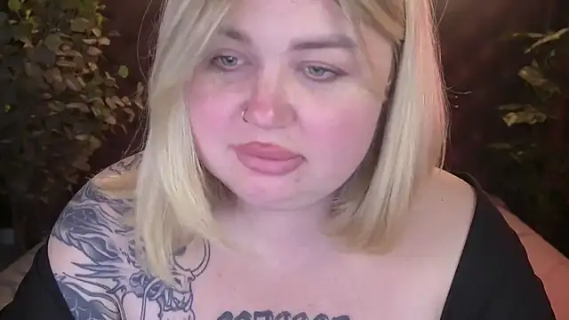 ZaraReignn webcam