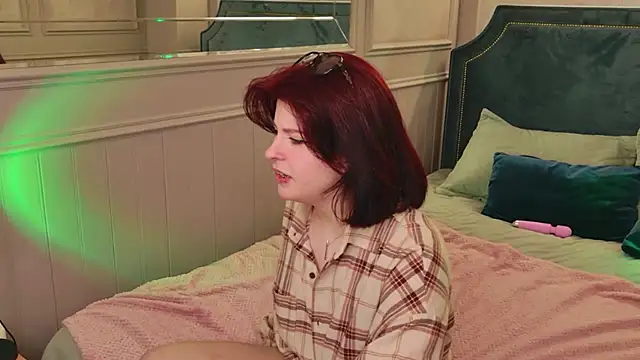 Milana_Bold webcam