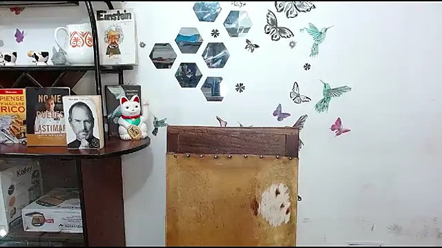 LauraMallioni webcam