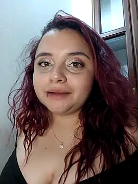 CURVY-HORNY webcam