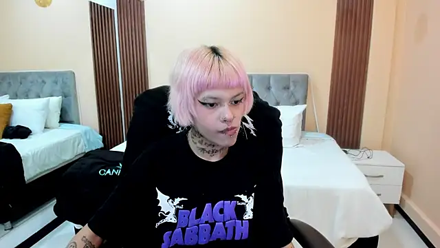 Bela_Craxkerr webcam