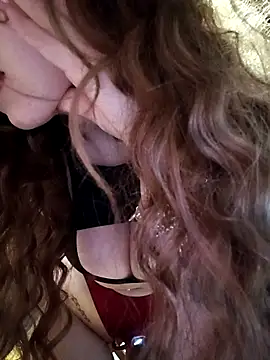CurlyElisa webcam