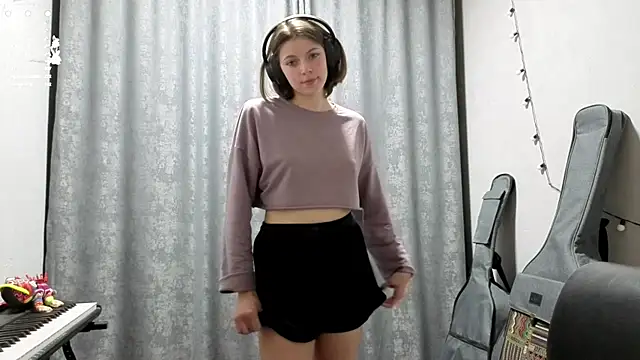 cutieanny (F teen) - squeeze my tits