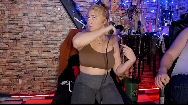 Liltildeman_moon webcam