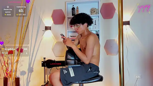 _taylor_black webcam