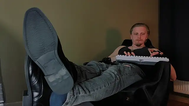 vincent_hardman (M young) - BareeFeet Worship