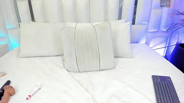 iim_Cloe webcam