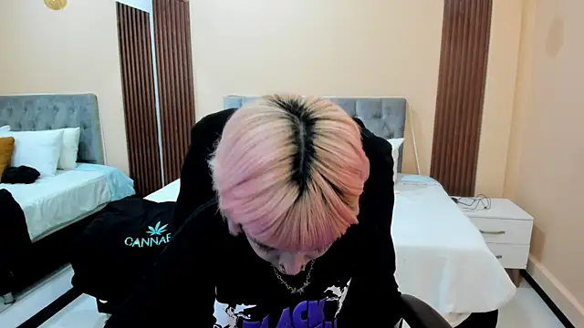 Bela_Craxkerr webcam