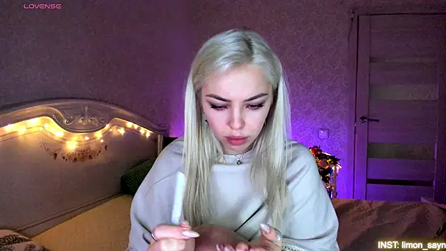 LillyMoure_ webcam