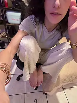 lolaa92i - Lolaa92i's free webcam - UK Sex Cams