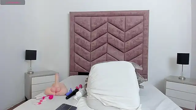 channelfox__ - ChannelFox__'s free webcam - UK Sex Cams