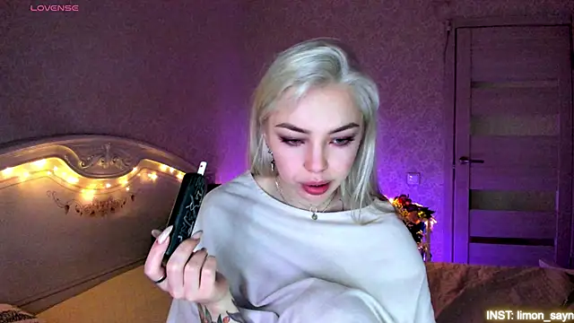 LillyMoure_ webcam