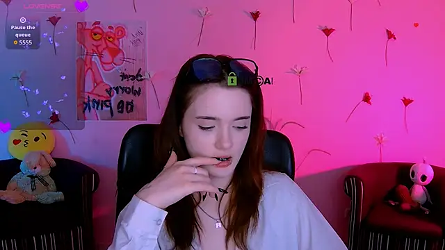 liana_kisses webcam