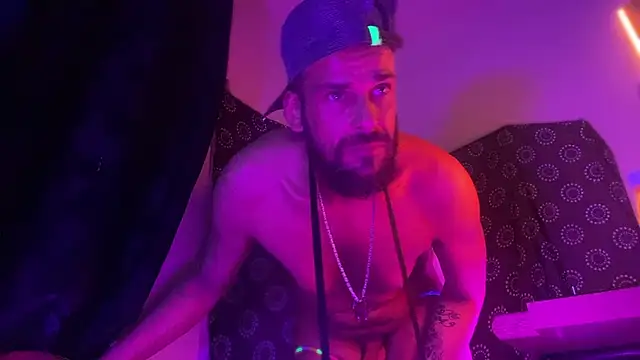 Guyst049 webcam