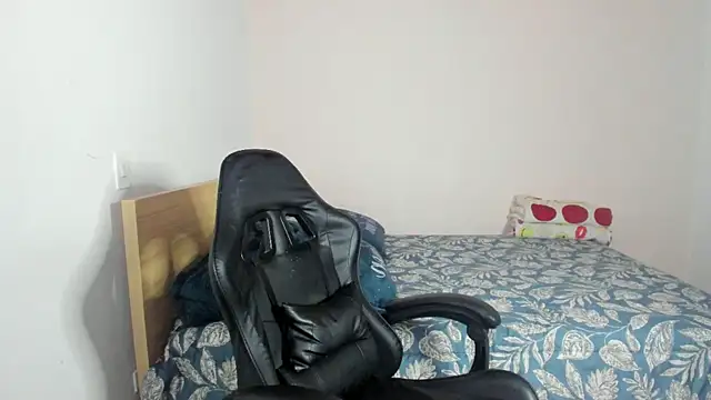 nina_pons webcam