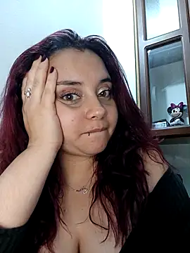 CURVY-HORNY webcam