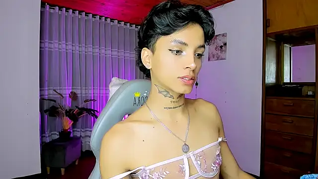 nilam_valker webcam