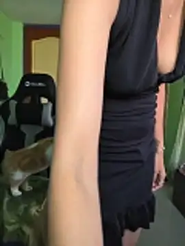 Isha_Sax webcam