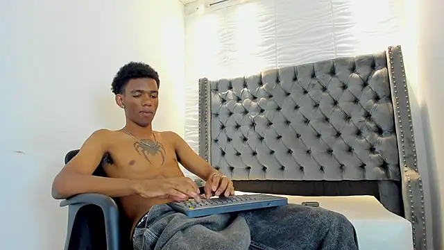nero_reyd webcam